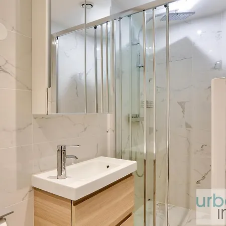 Urban Flat 103 - Spacious Flat Near Grands Boulevards * Parijs