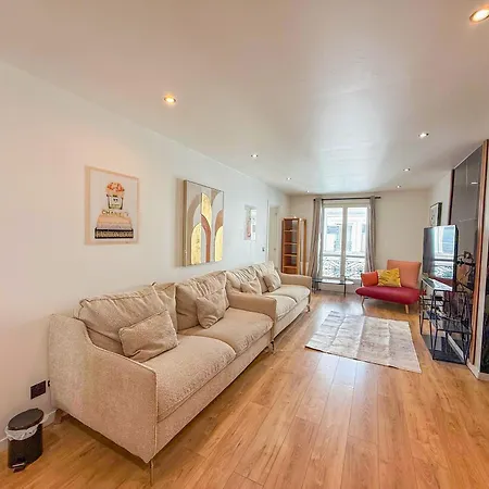 Urban Flat 103 - Spacious Flat Near Grands Boulevards شقة باريس